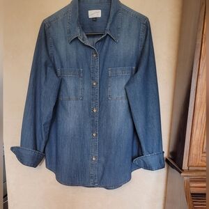 Denim Button-Down Shirt in Medium Blue 100% Cotton Like New
